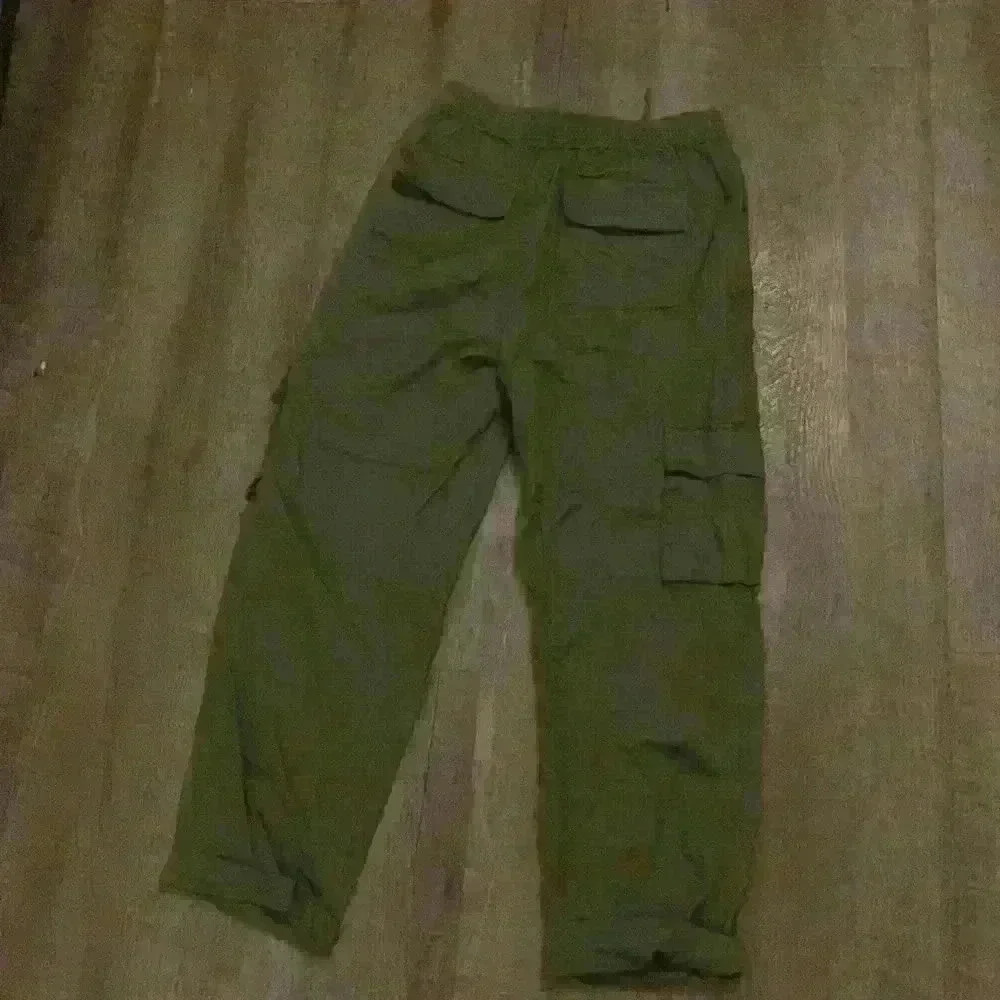 NWOT woman’s cargo jeans - Picture 4 of 5